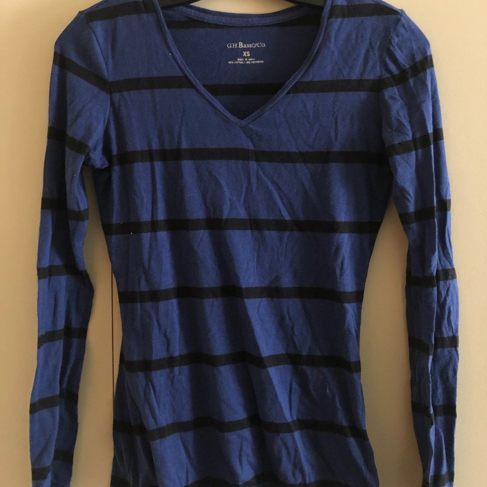 Women's Fitted V-Neck Shirt